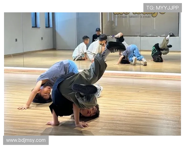 南京街舞队与杭州街舞队赛后复盘探讨灵活性表现与战术运用